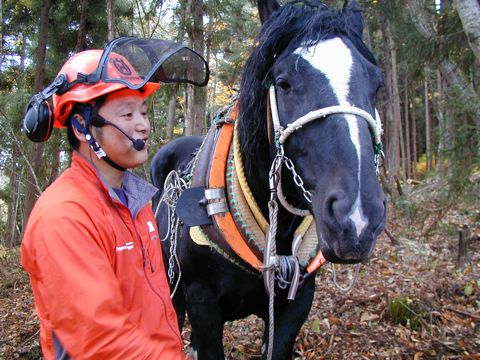 相棒のサムライキングと飼い主でリーダーの岩間敬さん