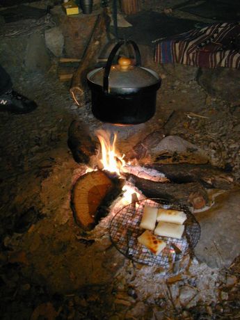 竪穴式住居「イオ」